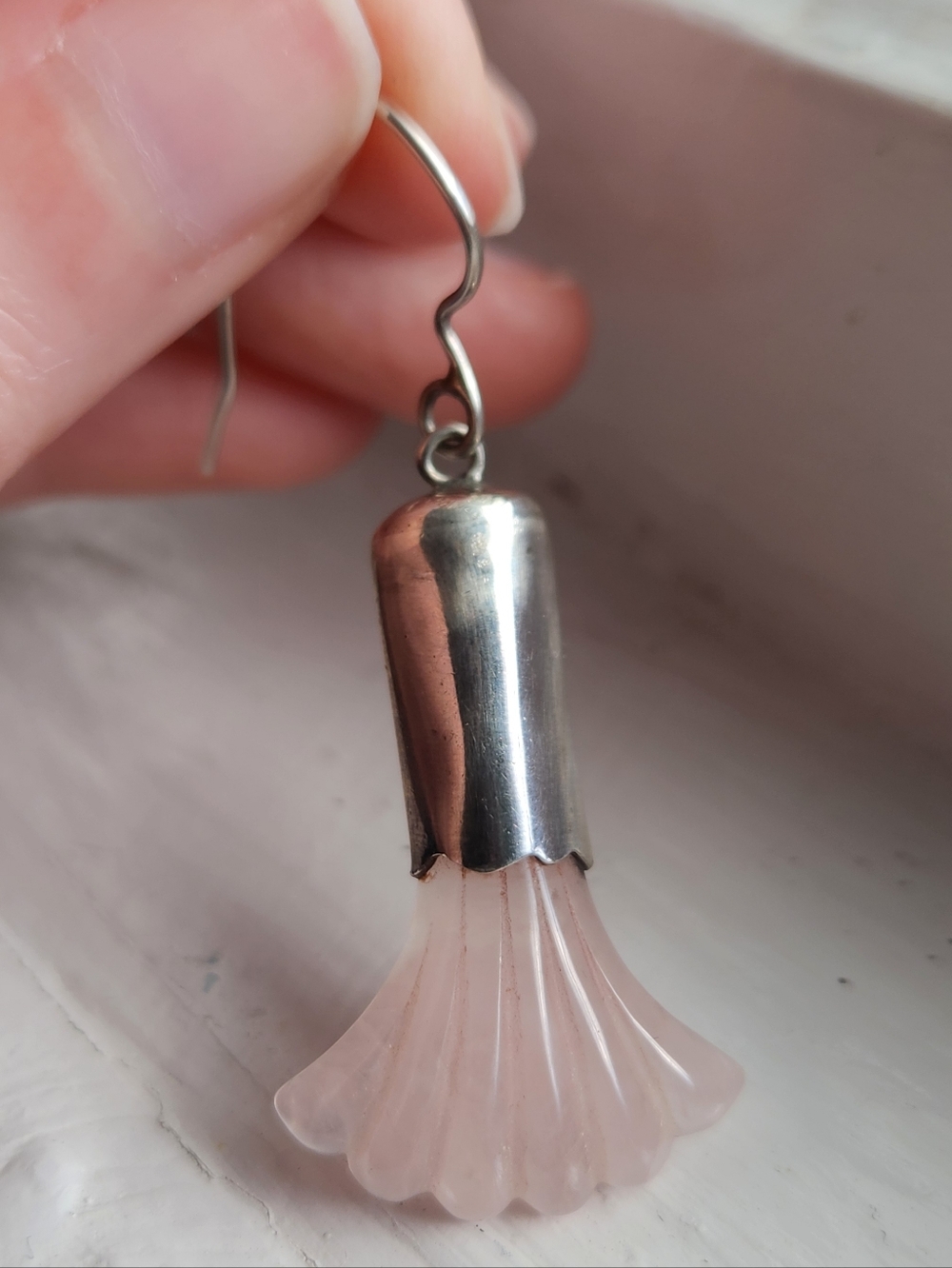 STERLING SILVER MID CENTURY CARVED ROSE QUARTZ FAN EARRINGS - Picture 7 of 8